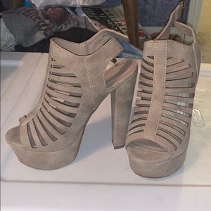 Suede heeled sandal